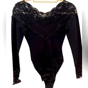 Anti-flirt Black body-suite lace top